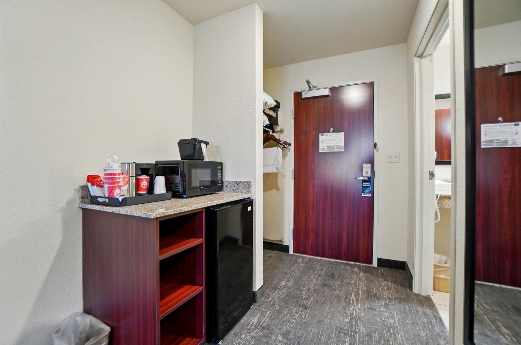 Cobblestone Hotel & Suites - Russells Point At Indian Lake المظهر الخارجي الصورة
