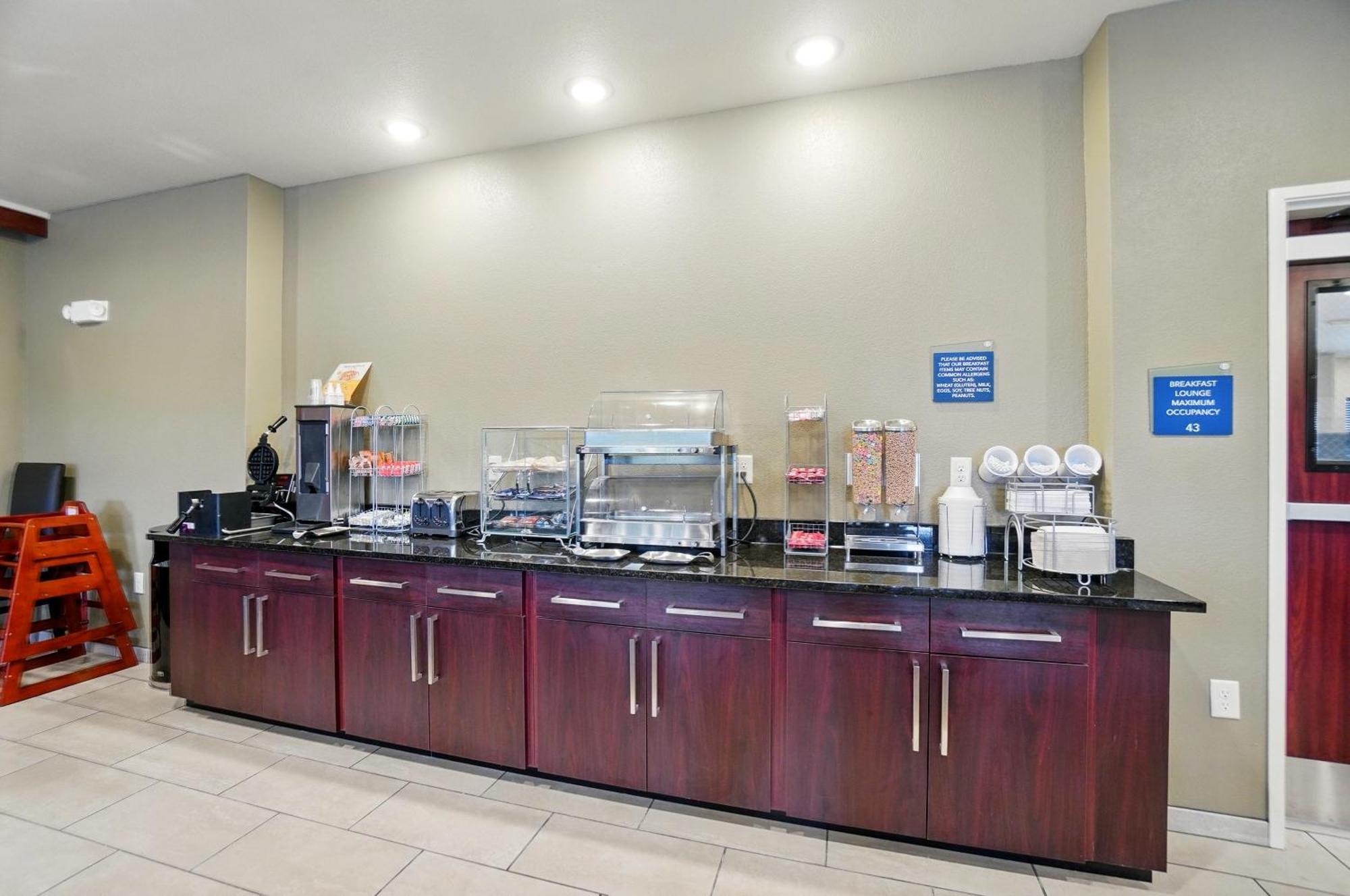 Cobblestone Hotel & Suites - Russells Point At Indian Lake المظهر الخارجي الصورة
